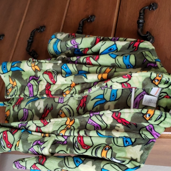 Robe - Picture 2 of 2